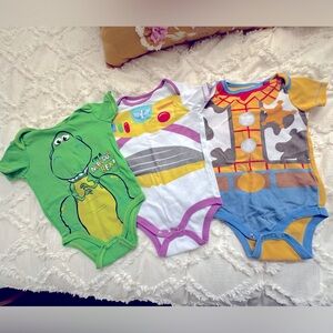3 Pack - Toy Story Themed Onesies - 24M - Buzz, Woody and Rex - Unisex